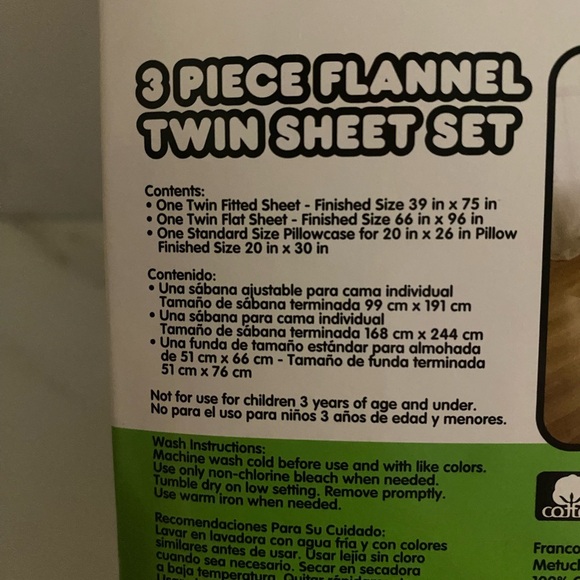 Hello Kitty Christmas three-piece flannel twin sheet set - Picture 4 of 6